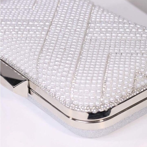 Elegant Beaded Clutch Bag - Picture 4 of 8